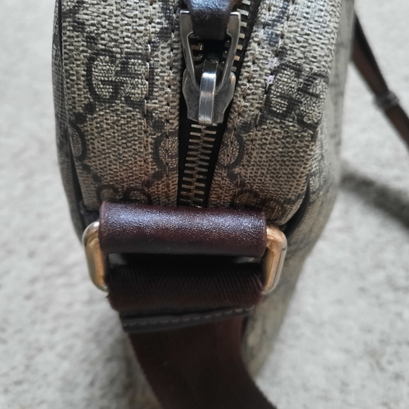 Authentic Gucci GG Supreme monogram canvas message Crossbody bag - Picture 13 of 16